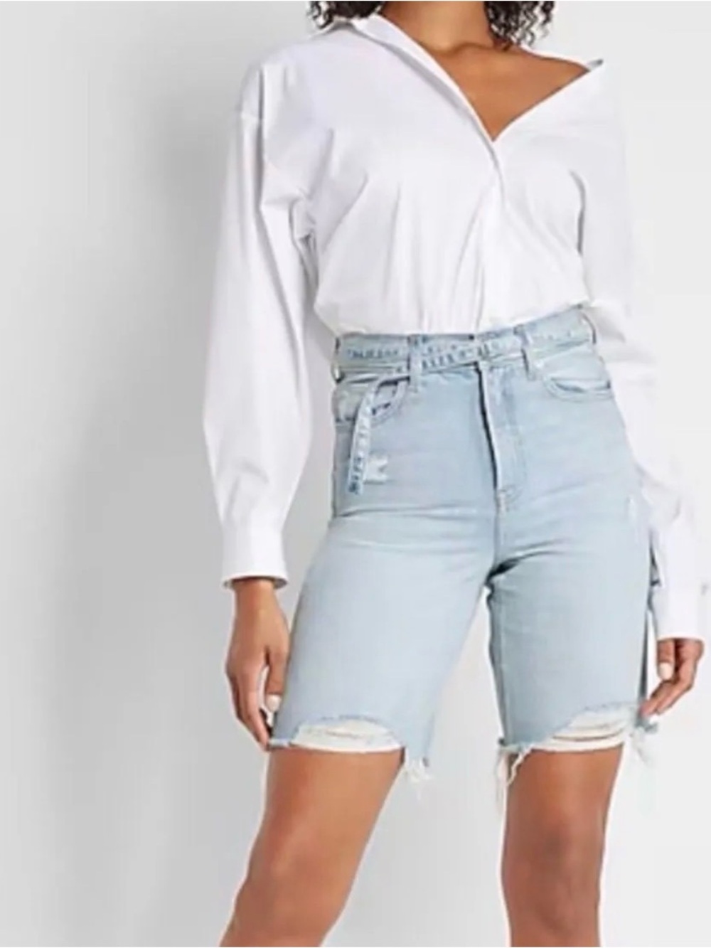 EXPRESS Super High Waisted 90s Bermuda Raw Hem Jean Shorts Size 2 NWT